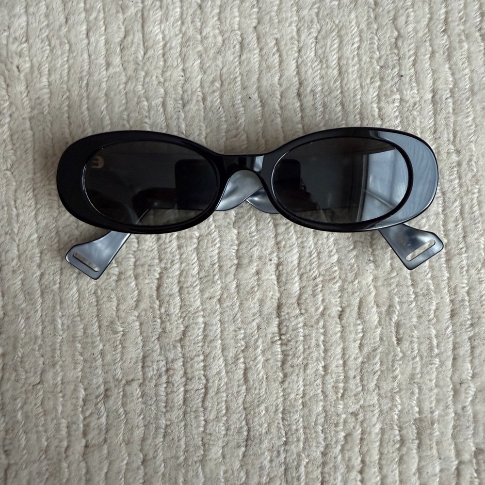Gucci GG0517S Oval Sunglasses - Picture 3 of 7